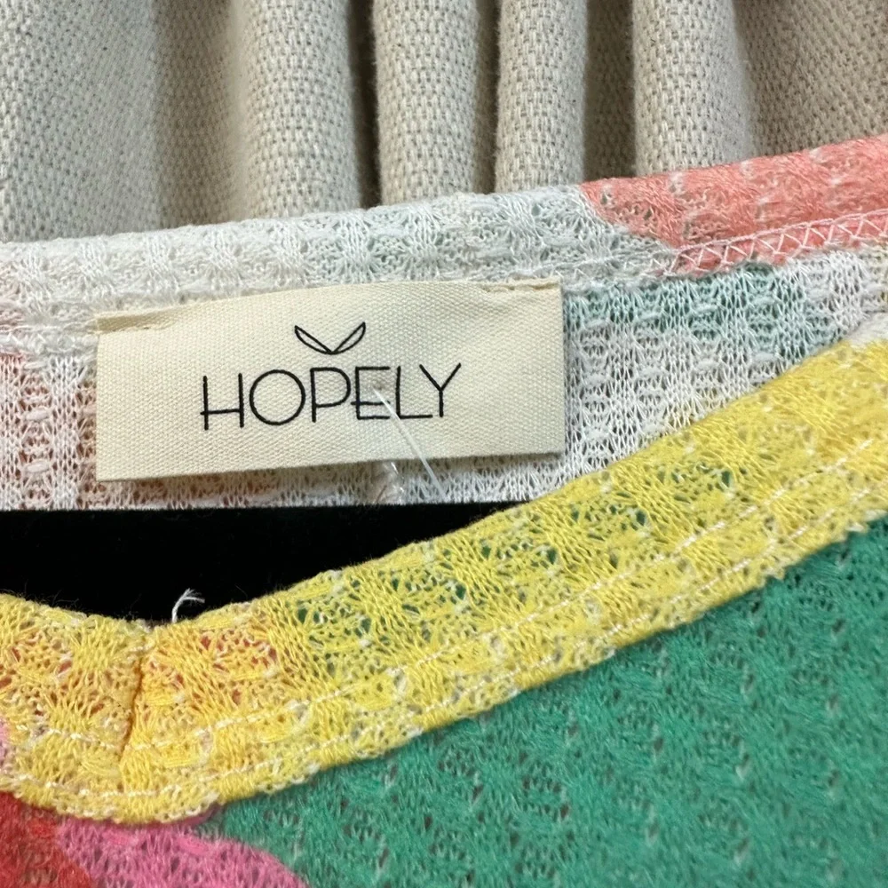 NEW Hopely Floral V Neck Top - Picture 2 of 2